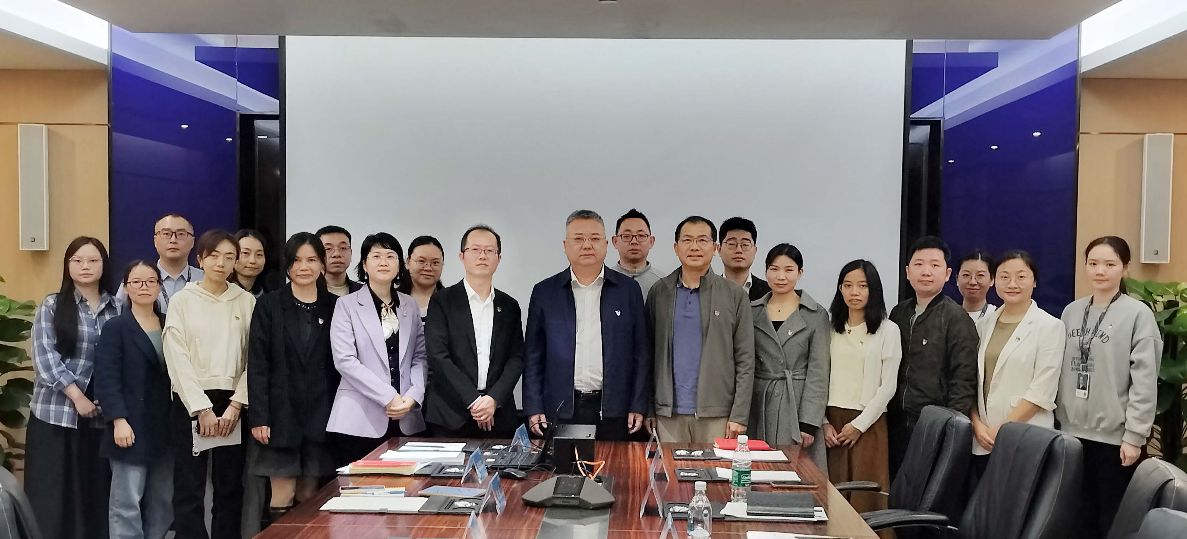 李程任深圳市jinnianhui今年会供应链股份有限公司党委书记，钟志华任党委副书记、纪委书记